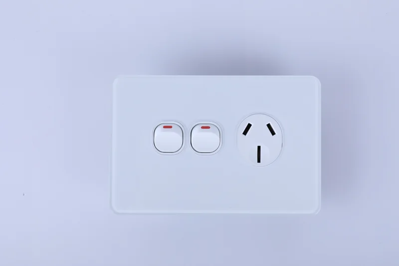 YELE Glass Single Powerpoint With Extra Switch 10A