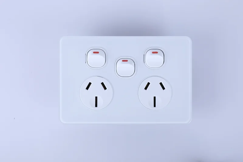 YELE Glass double Powerpoint with Extra Switch 10A